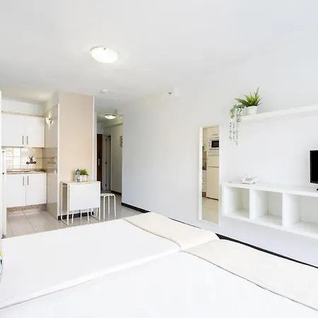 Comodoro * 洛斯克里斯蒂亚诺斯